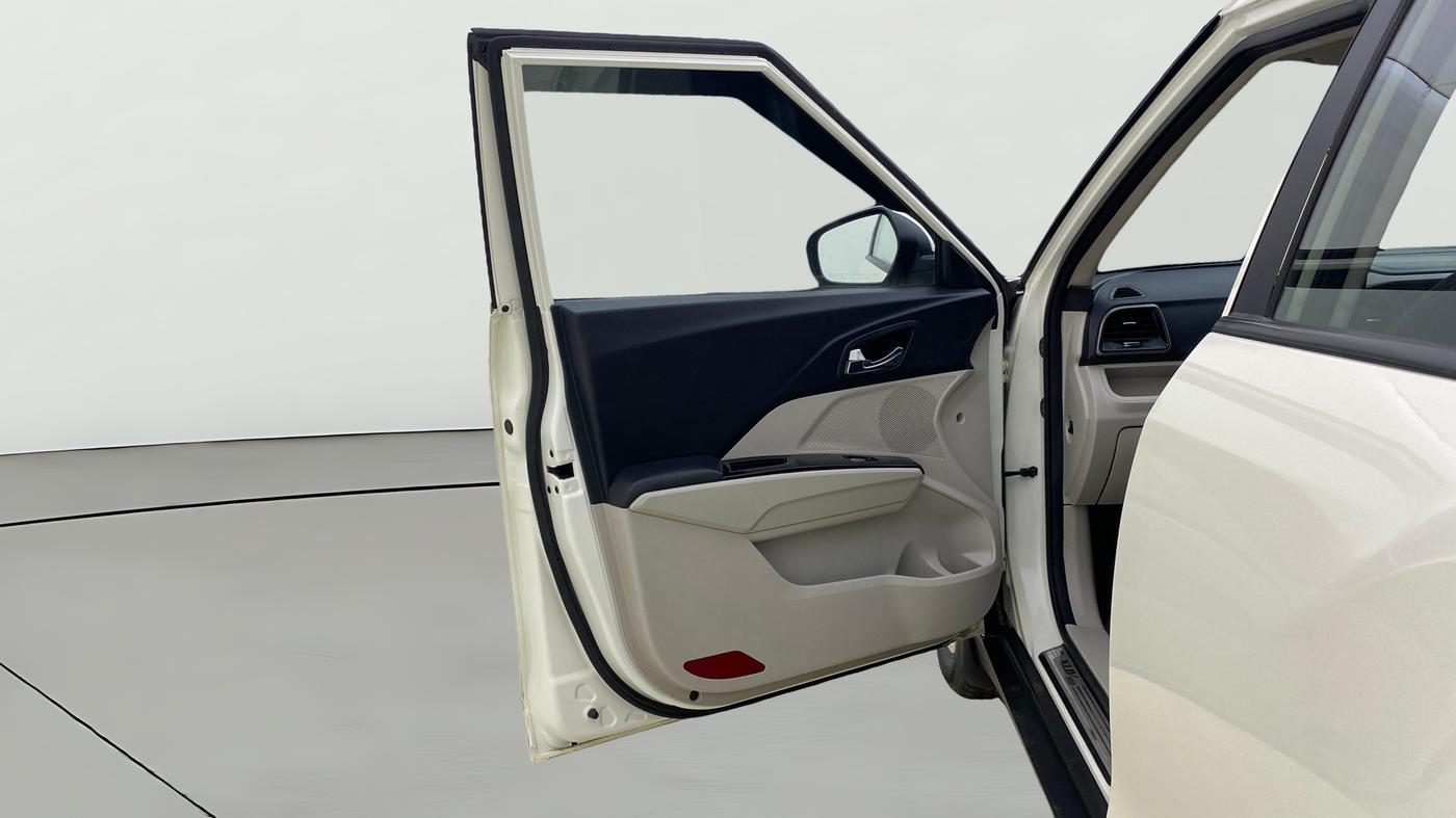 2022 Mahindra XUV300 W8 1.2 PETROL, Petrol, Manual, 62,411 km, LHS Front Door