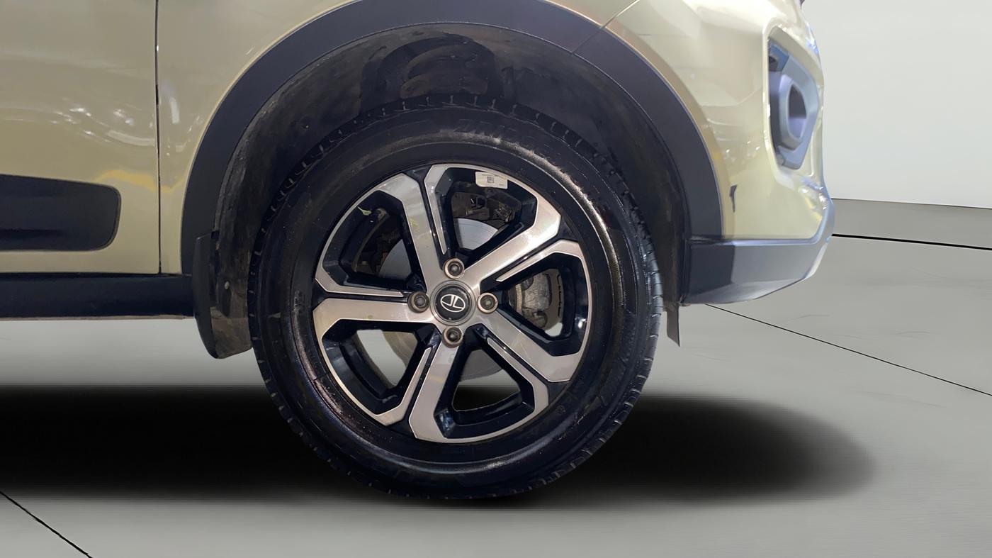 2022 Tata NEXON XZA PLUS (PREMIUM) KAZIRANGA PETROL, Petrol, Automatic, 7,002 km, Right Front Wheel