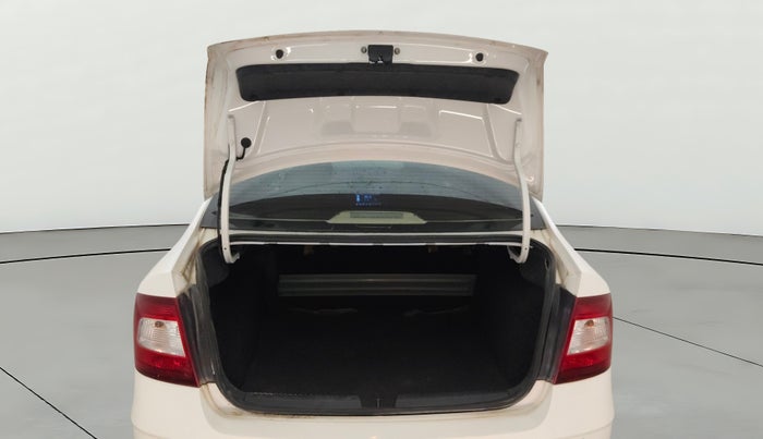 2017 Skoda Rapid AMBITION 1.6 MPI MT, Petrol, Manual, 42,422 km, Boot Door Open