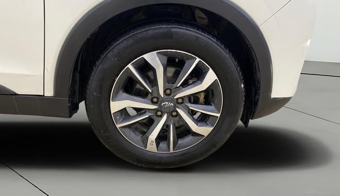 2022 Mahindra XUV300 W8 (O) 1.5 DIESEL, Diesel, Manual, 1,47,204 km, Right Front Wheel