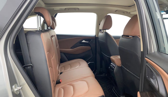 2023 MG HECTOR PLUS SHARP PRO 1.5 PETROL TURBO CVT 7 STR, Petrol, Automatic, 49,775 km, Right Side Rear Door Cabin