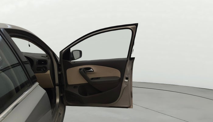 2013 Volkswagen Vento COMFORTLINE 1.6, Petrol, Manual, 94,040 km, RHS Front Door