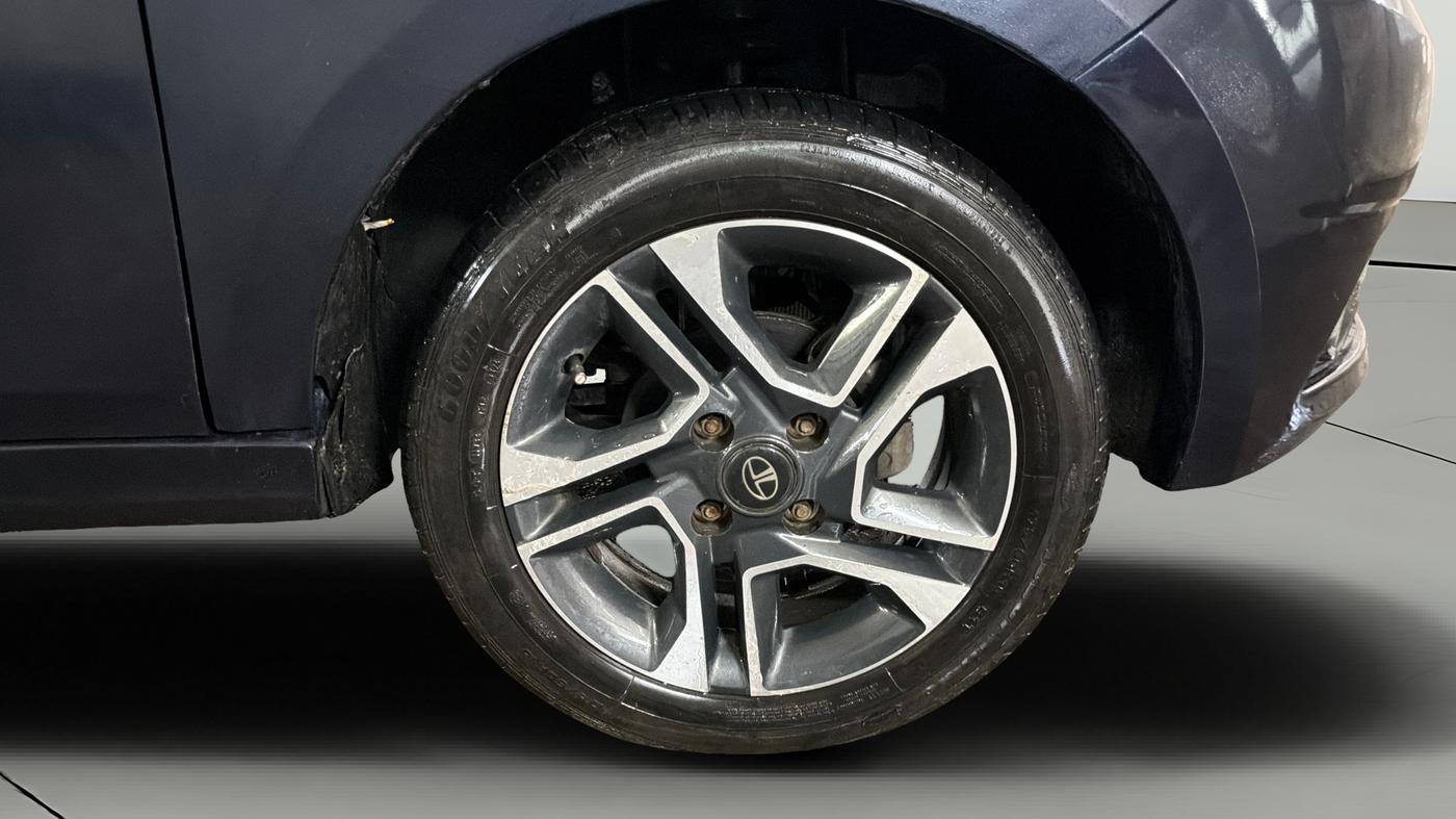 2018 Tata TIGOR XZA PETROL, Petrol, Automatic, 23,812 km, Right Front Wheel