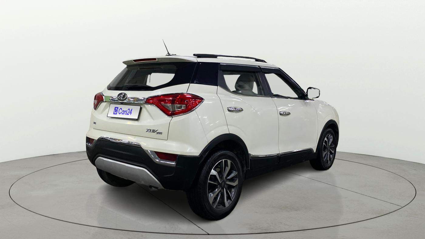 2022 Mahindra XUV300 W8 (O) 1.2 PETROL, Petrol, Manual, 73,394 km, Right Back Diagonal