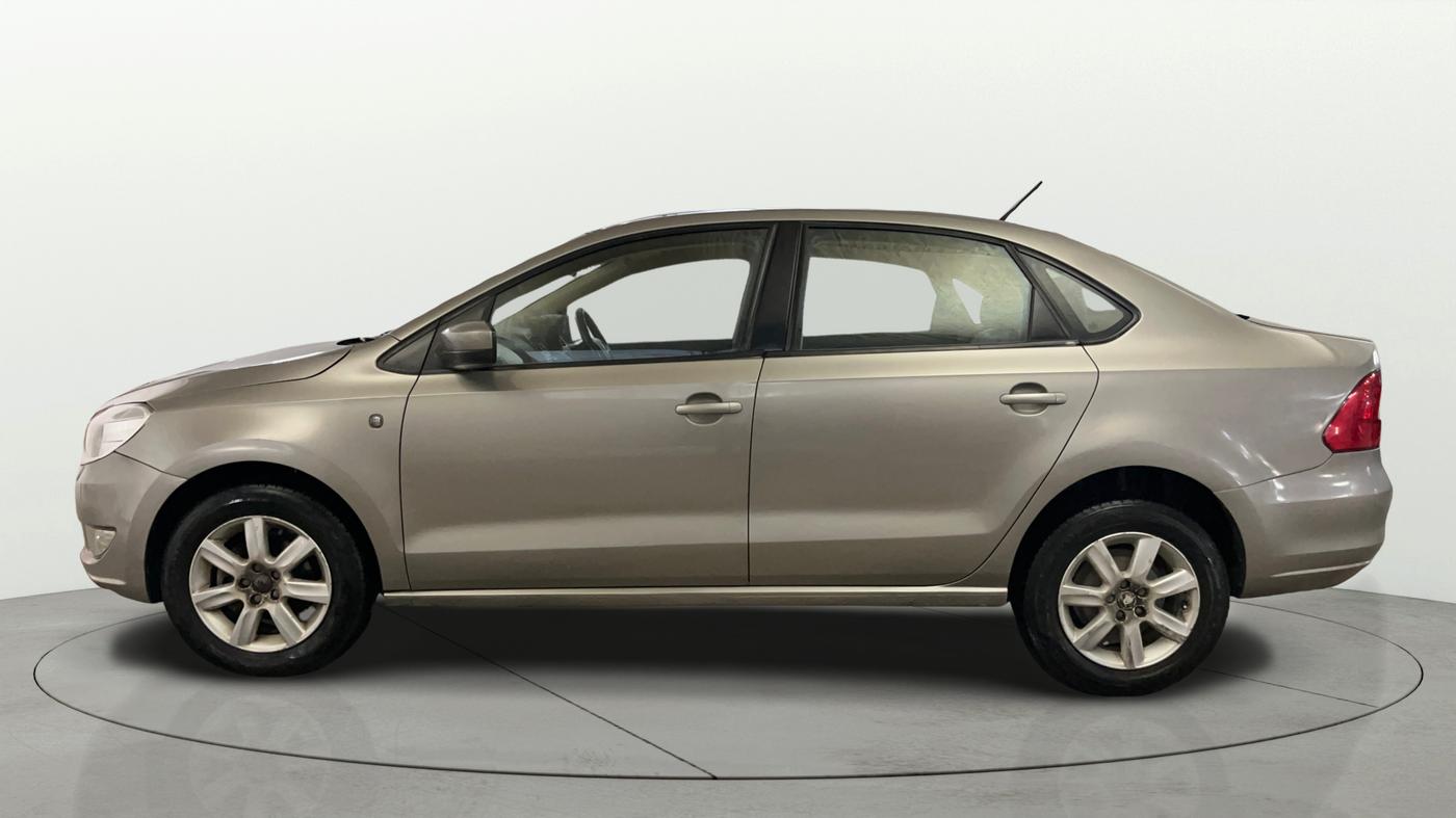 2014 Skoda Rapid AMBITION 1.6 MPI MT PLUS, Petrol, Manual, 61,039 km, Left Side