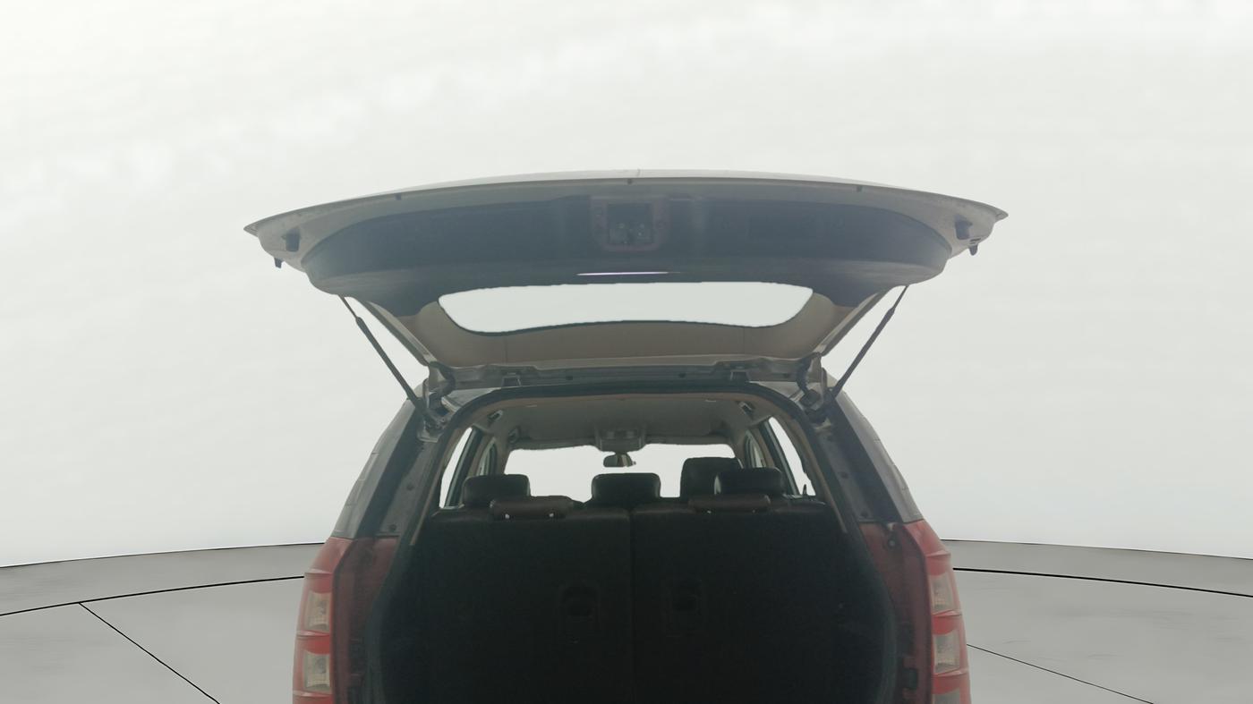 2013 Mahindra XUV500 W8, Diesel, Manual, 1,40,932 km, Boot Door Open