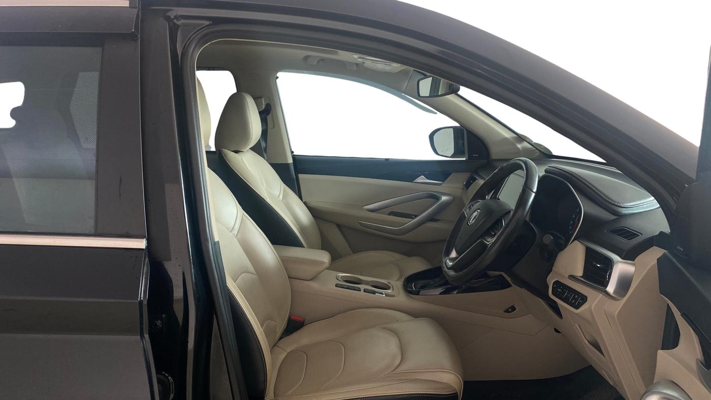 2022 MG HECTOR SHARP EX 1.5 PETROL CVT, Petrol, Automatic, 21,349 km, Right Side Front Door Cabin