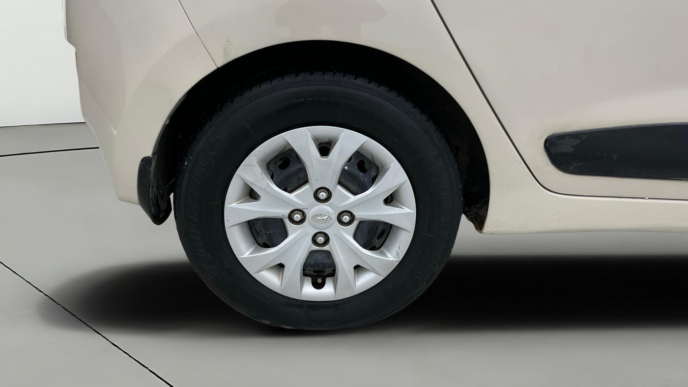 2014 Hyundai Grand i10 SPORTZ AT 1.2 KAPPA VTVT, Petrol, Automatic, 73,037 km, Right Rear Wheel