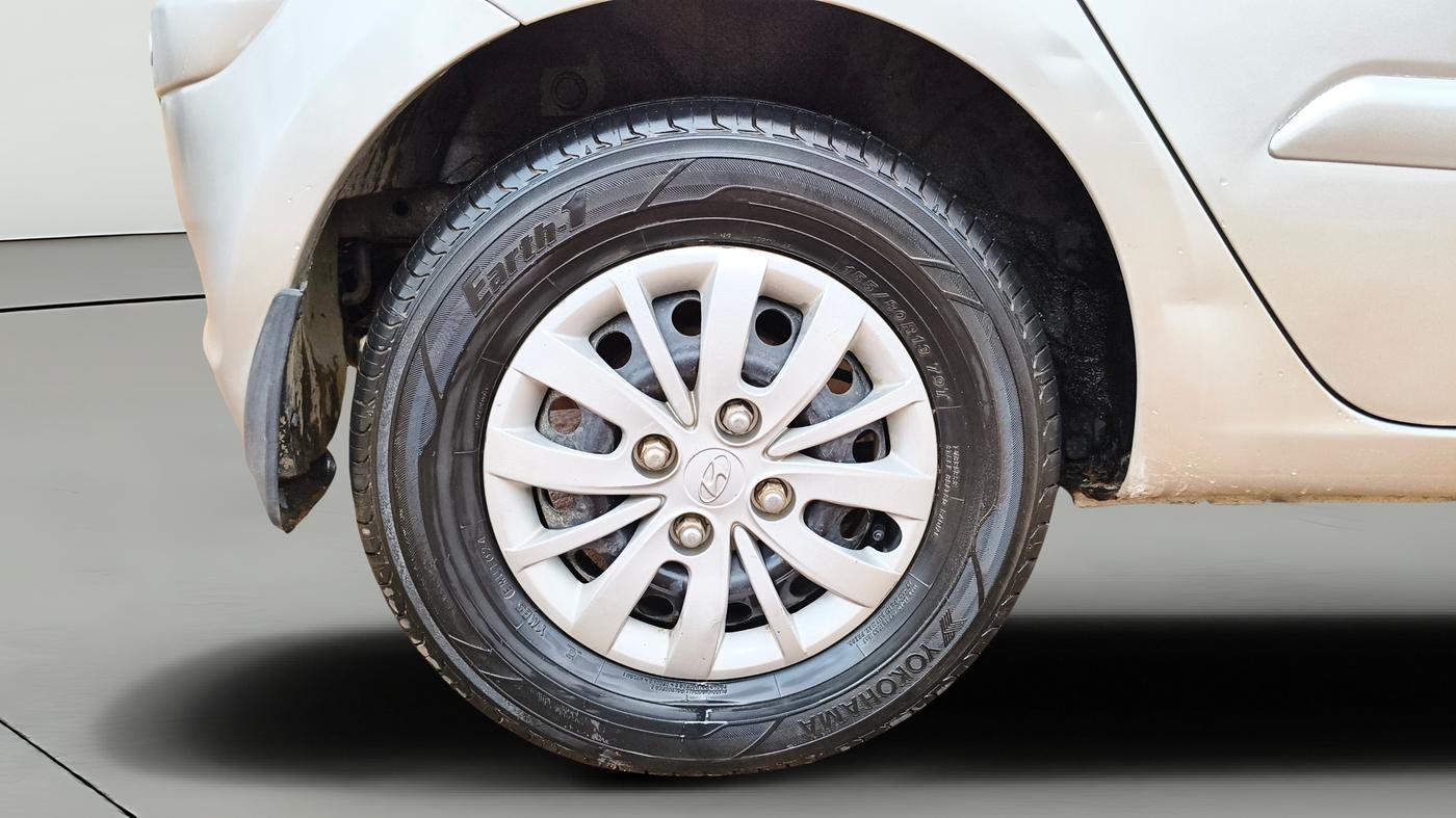 2013 Hyundai i10 SPORTZ 1.2 AT, Petrol, Automatic, 70,543 km, Right Rear Wheel