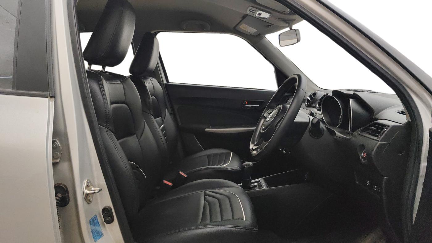 2021 Maruti Swift ZXI AMT, Petrol, Automatic, 46,920 km, Right Side Front Door Cabin