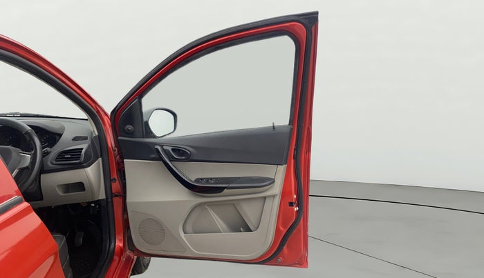 2017 Tata Tiago XM PETROL, Petrol, Manual, 1,04,640 km, RHS Front Door