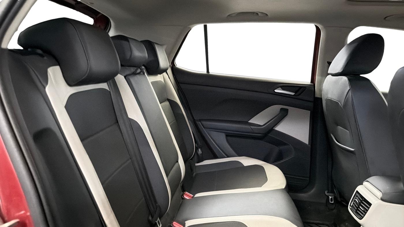 2022 Volkswagen TAIGUN TOPLINE 1.0 TSI AT, Petrol, Automatic, 43,980 km, Right Side Rear Door Cabin