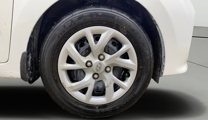 2017 Hyundai Grand i10 MAGNA AT 1.2 KAPPA VTVT, Petrol, Automatic, 27,341 km, Right Front Wheel