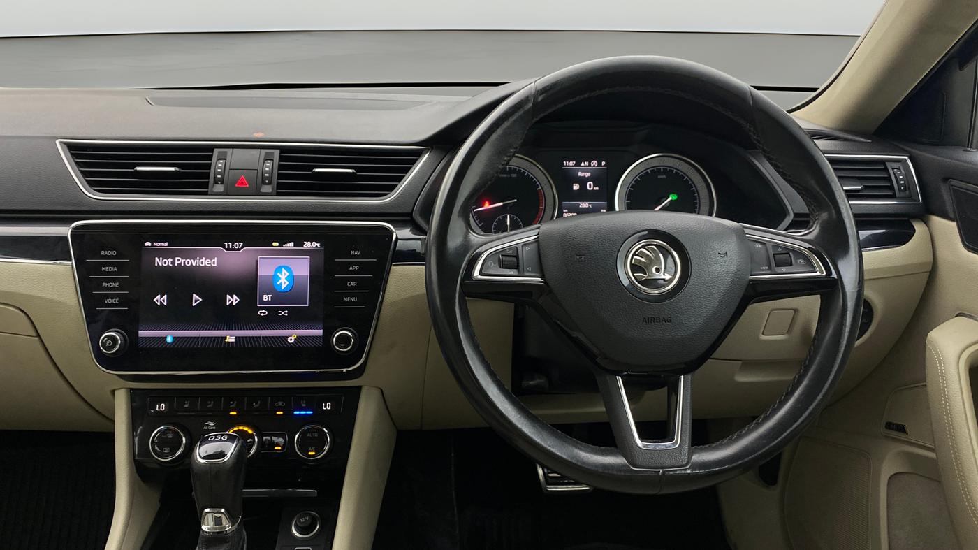2020 Skoda Superb L&K 2.0 TSI AT, Petrol, Automatic, 86,208 km, Steering Wheel Close Up