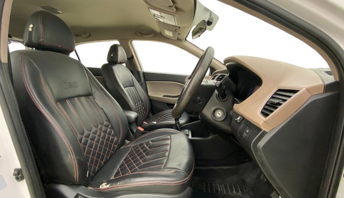 2020 Hyundai Elite i20 SPORTZ PLUS 1.2, CNG, Manual, 87,354 km, Right Side Front Door Cabin