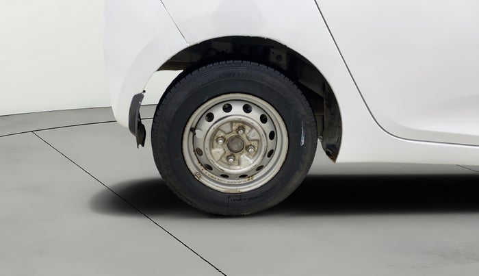 2016 Hyundai Eon ERA +, Petrol, Manual, 1,10,957 km, Right Rear Wheel