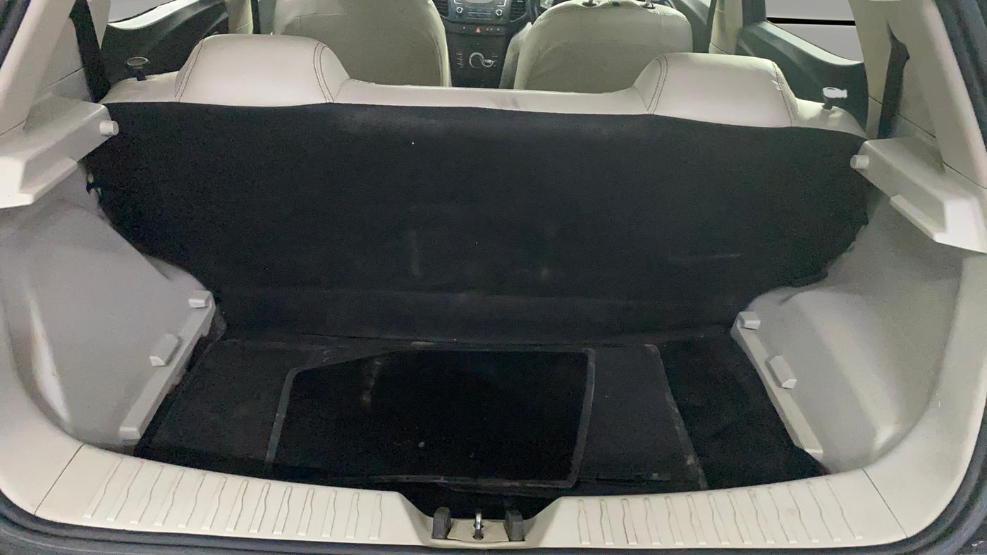 2022 Mahindra XUV300 W6 1.5 Diesel, Diesel, Manual, 68,922 km, Boot Open Zoomed View