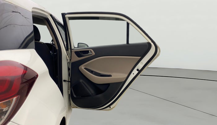 2016 Hyundai Elite i20 ASTA 1.2 (O), Petrol, Manual, 1,03,768 km, RHS Rear Door