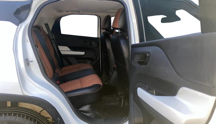 2024 Tata PUNCH ACCOMPLISHED SUNROOF MT, Petrol, Manual, 22,609 km, Right Side Rear Door Cabin