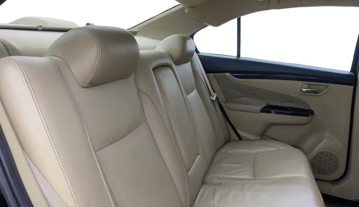 2016 Maruti Ciaz ZXI+, Petrol, Manual, 69,954 km, Right Side Rear Door Cabin