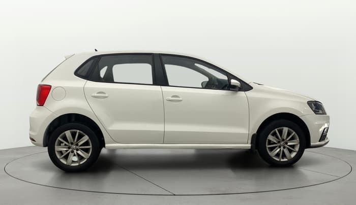 2017 Volkswagen Polo HIGHLINE1.2L, Petrol, Manual, 1,21,096 km, Right Side View