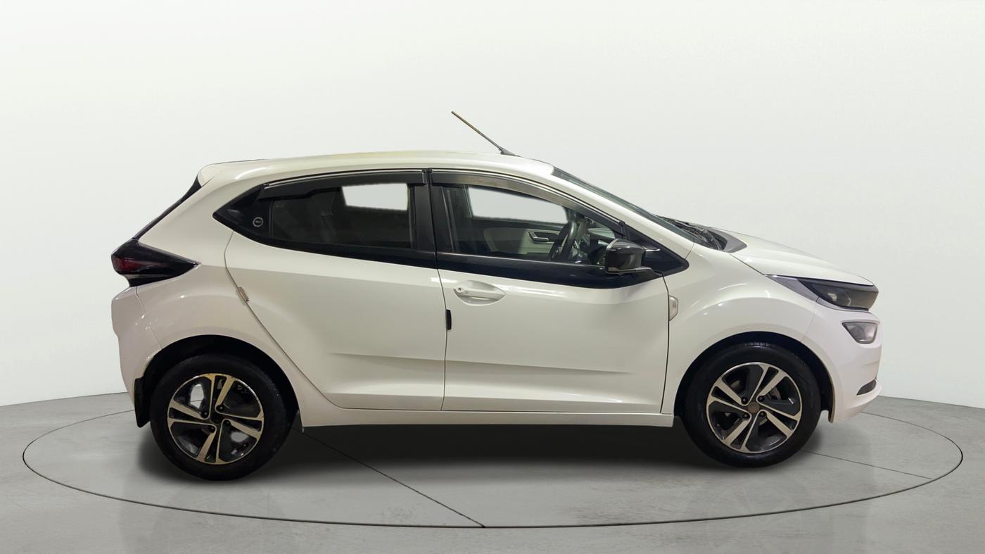 2023 Tata ALTROZ XZ DIESEL, Diesel, Manual, 57,043 km, Right Side View
