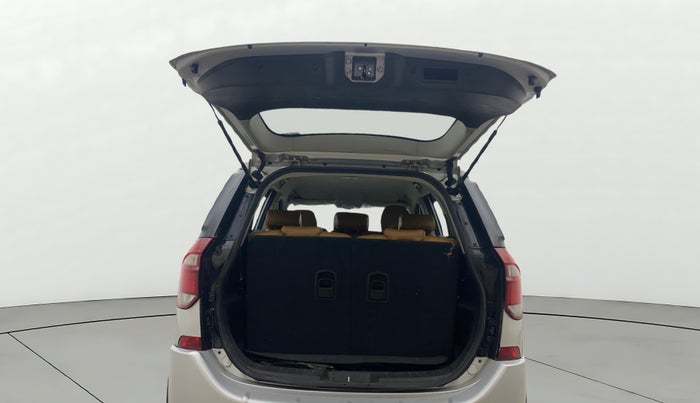 2019 Mahindra XUV500 W5, Diesel, Manual, 39,904 km, Boot Door Open