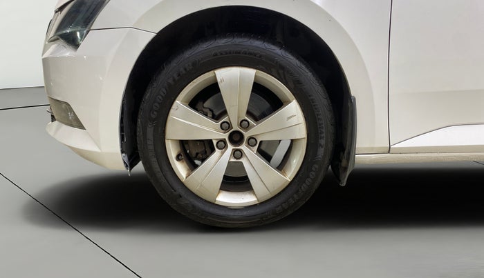 2017 Skoda Superb STYLE 1.8 TSI AT, Petrol, Automatic, 38,280 km, Left Front Wheel