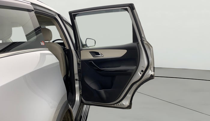 2023 Mahindra XUV700 AX 7 D AT 7 STR, Diesel, Automatic, 16,368 km, RHS Rear Door