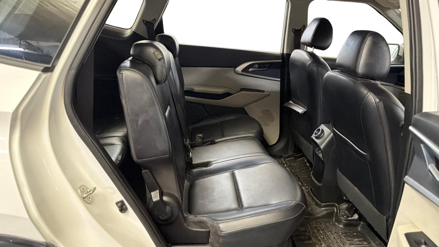 2023 KIA CARENS PREMIUM 1.5 PETROL 7 STR, Petrol, Manual, 91,193 km, Right Side Rear Door Cabin