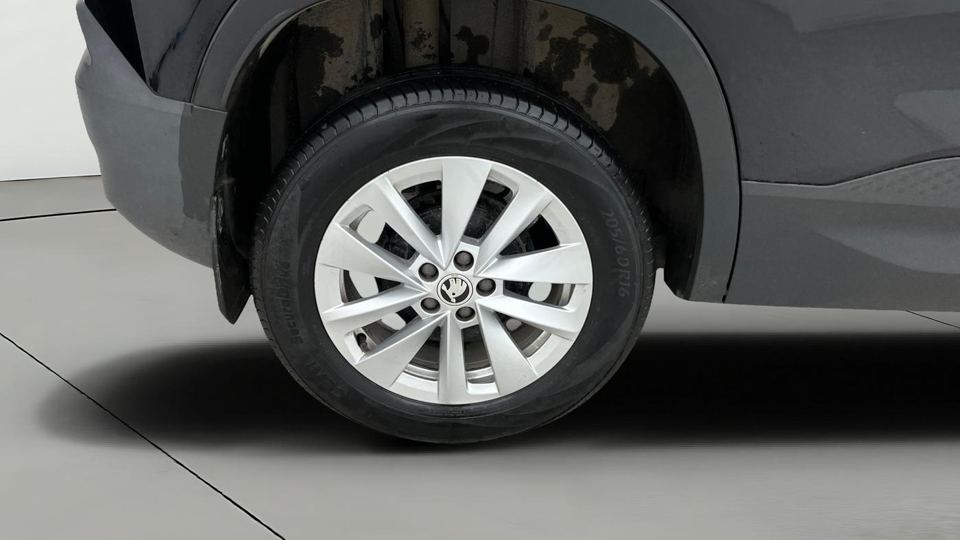 2025 Skoda Kylaq Signature Plus AT, Petrol, Automatic, 2,203 km, Right Rear Wheel