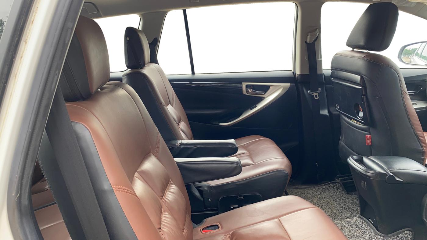 2022 Toyota Innova Crysta 2.7 VX 7 STR, Petrol, Manual, 33,799 km, Right Side Rear Door Cabin