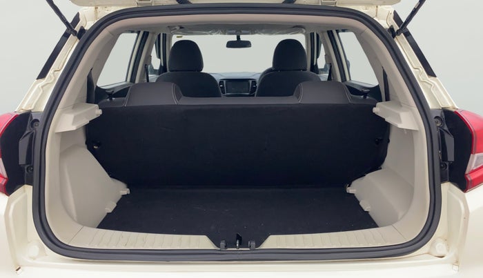 2023 Mahindra XUV300 W6 1.2 PETROL AMT, Petrol, Automatic, 15,464 km, Boot Open Zoomed View