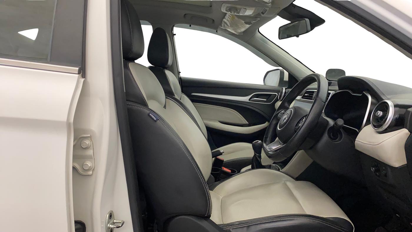 2022 MG ASTOR SHARP 1.5 MT, Petrol, Manual, 67,616 km, Right Side Front Door Cabin