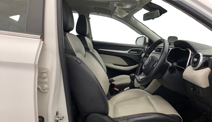 2022 MG ASTOR SHARP 1.5 MT, Petrol, Manual, 67,916 km, Right Side Front Door Cabin