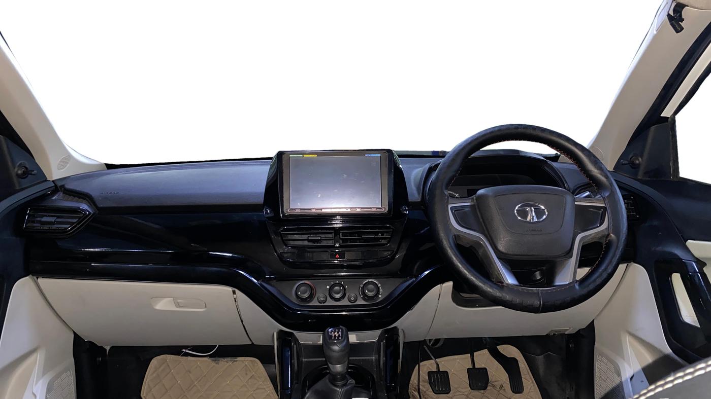 2022 Tata Safari XE, Diesel, Manual, 60,332 km, Dashboard