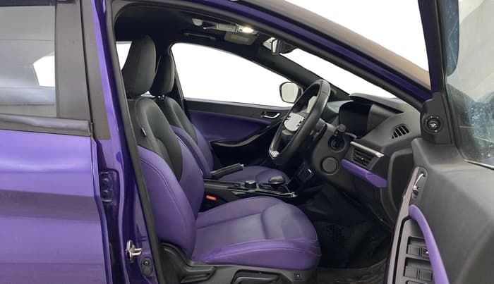 2024 Tata NEXON Fearless Plus Purple DCA Dual Tone 1.2 Petrol, Petrol, Automatic, 18,790 km, Right Side Front Door Cabin