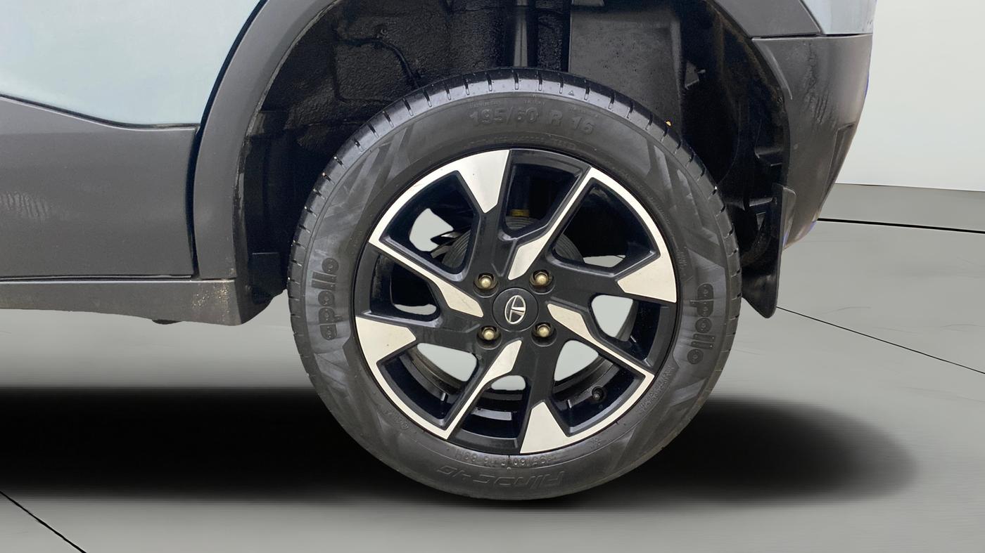 2023 Tata PUNCH CREATIVE AMT 1.2 RTN DUAL TONE, Petrol, Automatic, 61,712 km, Left Rear Wheel