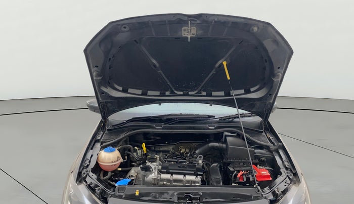 2017 Volkswagen Polo HIGHLINE1.2L, Petrol, Manual, 98,037 km, Open Bonet