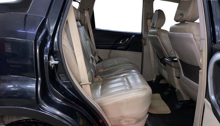 2017 Mahindra XUV500 W10 AT, Diesel, Automatic, 93,439 km, Right Side Rear Door Cabin