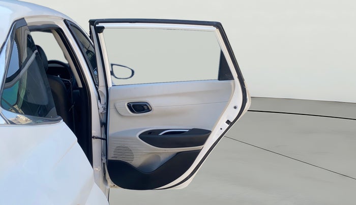 2024 Hyundai NEW I20 ASTA (O) 1.2 MT, Petrol, Manual, 37,493 km, RHS Rear Door