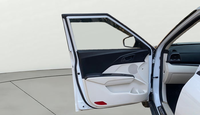 2024 Mahindra XUV 3XO MX3 Pro 1.2 L TCMPFi, Petrol, Manual, 15,478 km, LHS Front Door