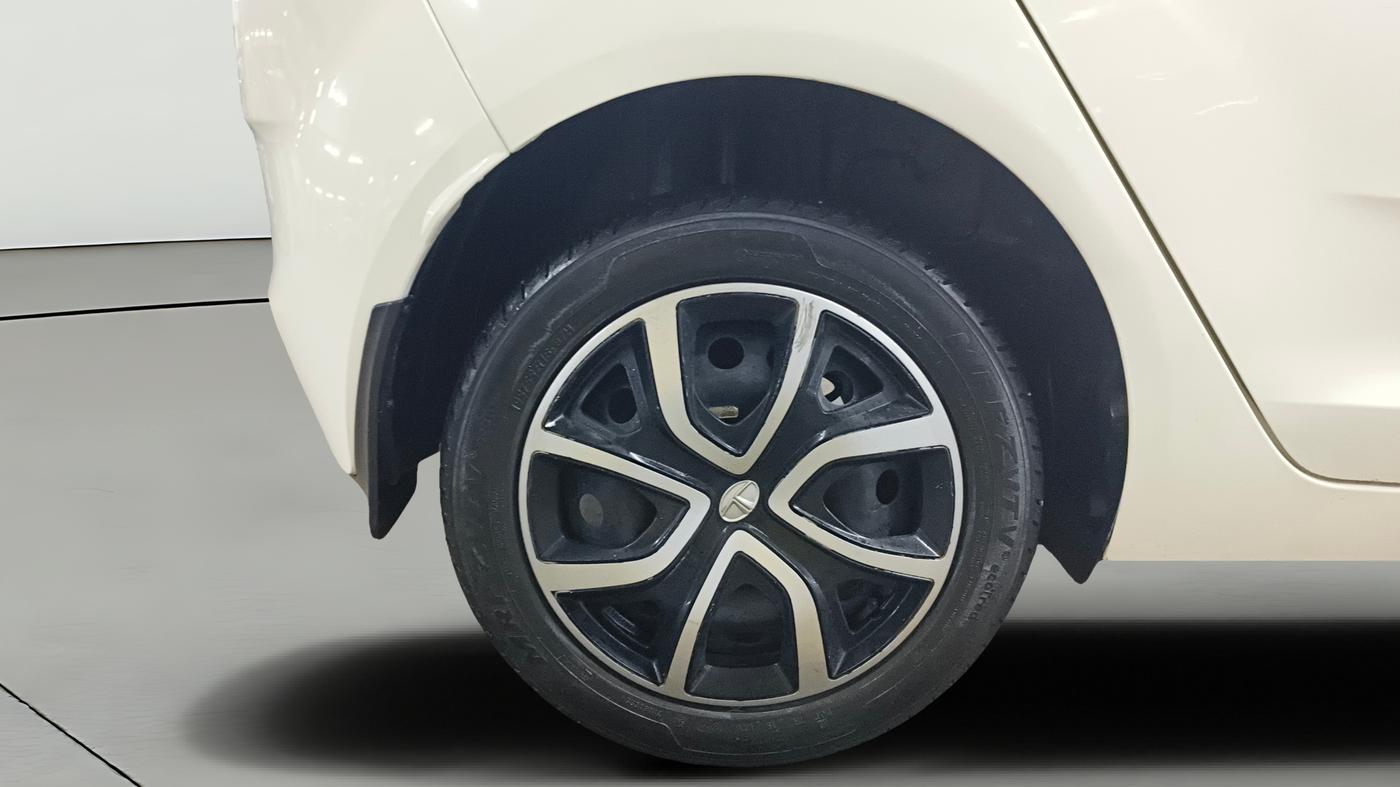2022 Tata ALTROZ XM PLUS PETROL, Petrol, Manual, 36,662 km, Right Rear Wheel