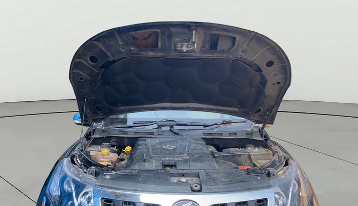 2015 Mahindra XUV500 W6, Diesel, Manual, 1,13,116 km, Open Bonet