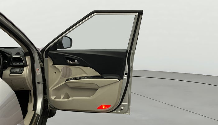 2019 Mahindra XUV300 W8 (O) 1.5 DIESEL, Diesel, Manual, 79,741 km, RHS Front Door