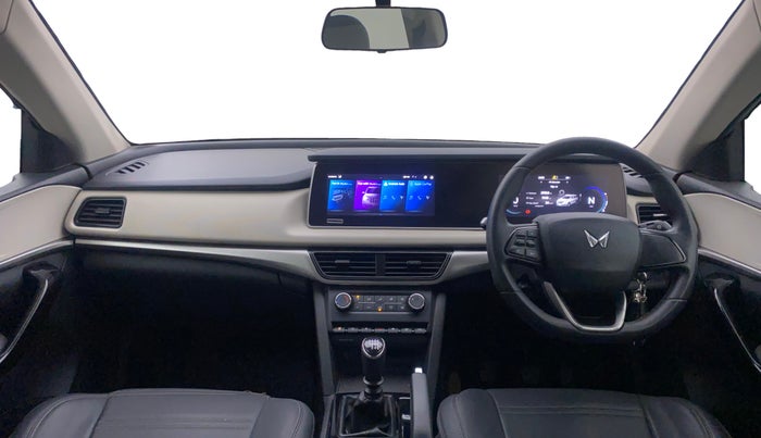 2023 Mahindra XUV700 AX 5 D MT 7 STR, Diesel, Manual, 39,064 km, Dashboard