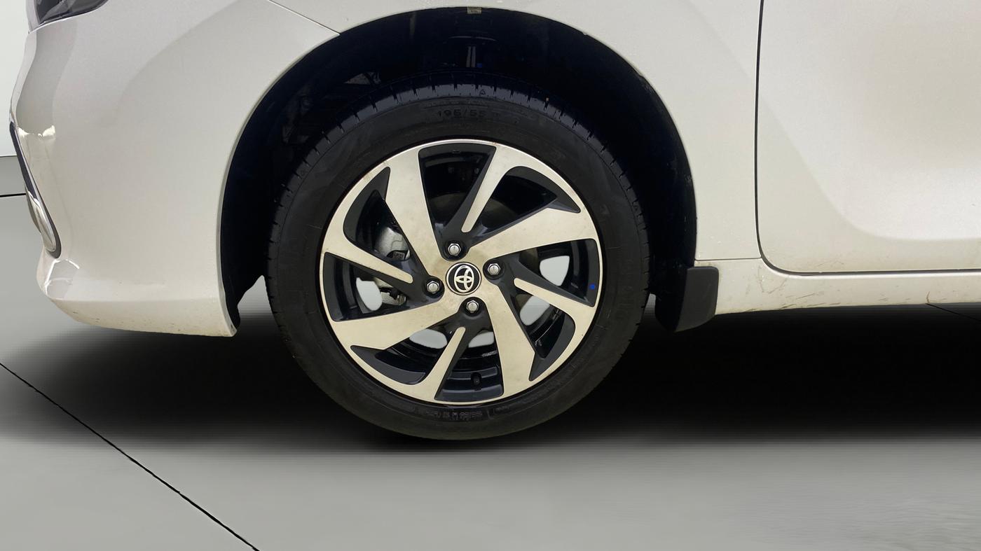2025 Toyota Glanza V AMT, Petrol, Automatic, 2,344 km, Left Front Wheel