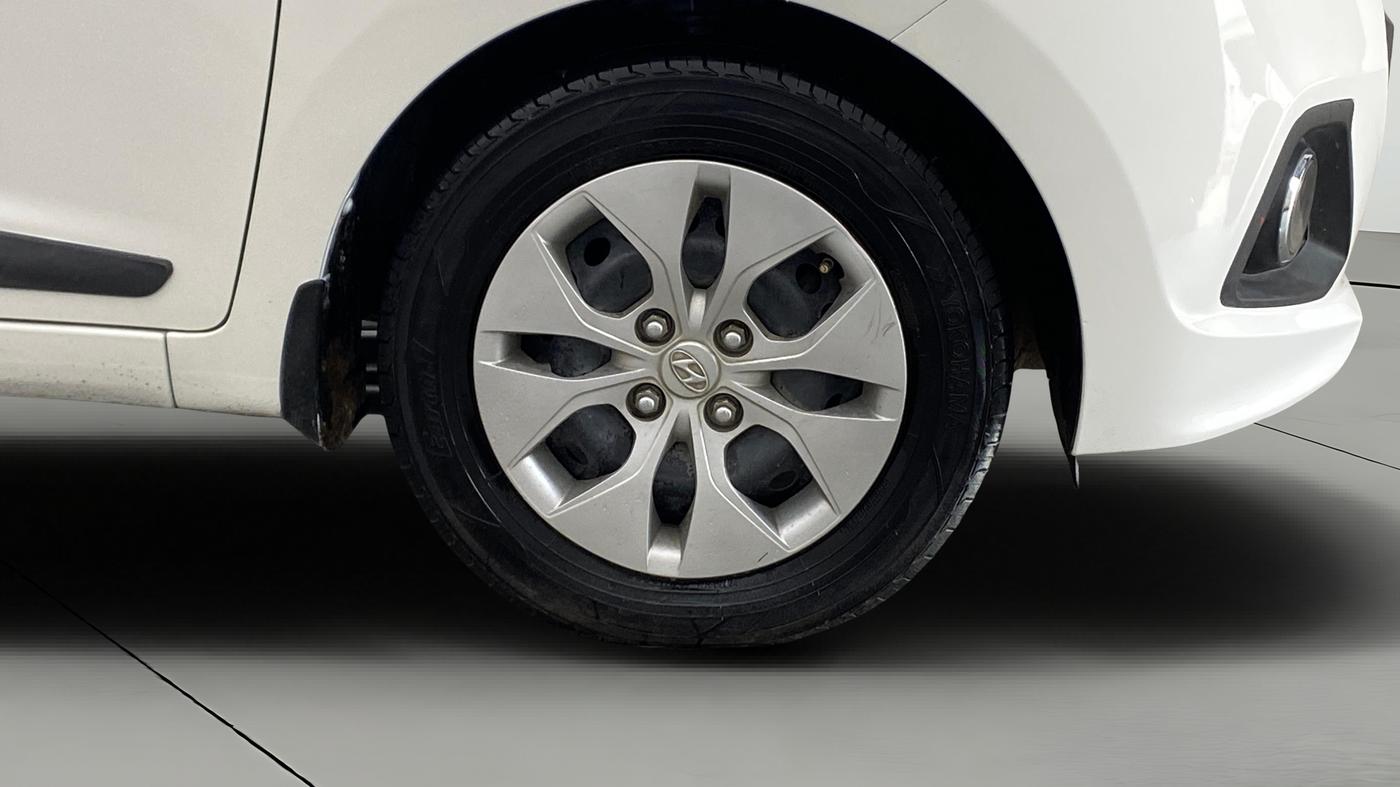 2016 Hyundai Xcent S AT 1.2, Petrol, Automatic, 47,158 km, Right Front Wheel