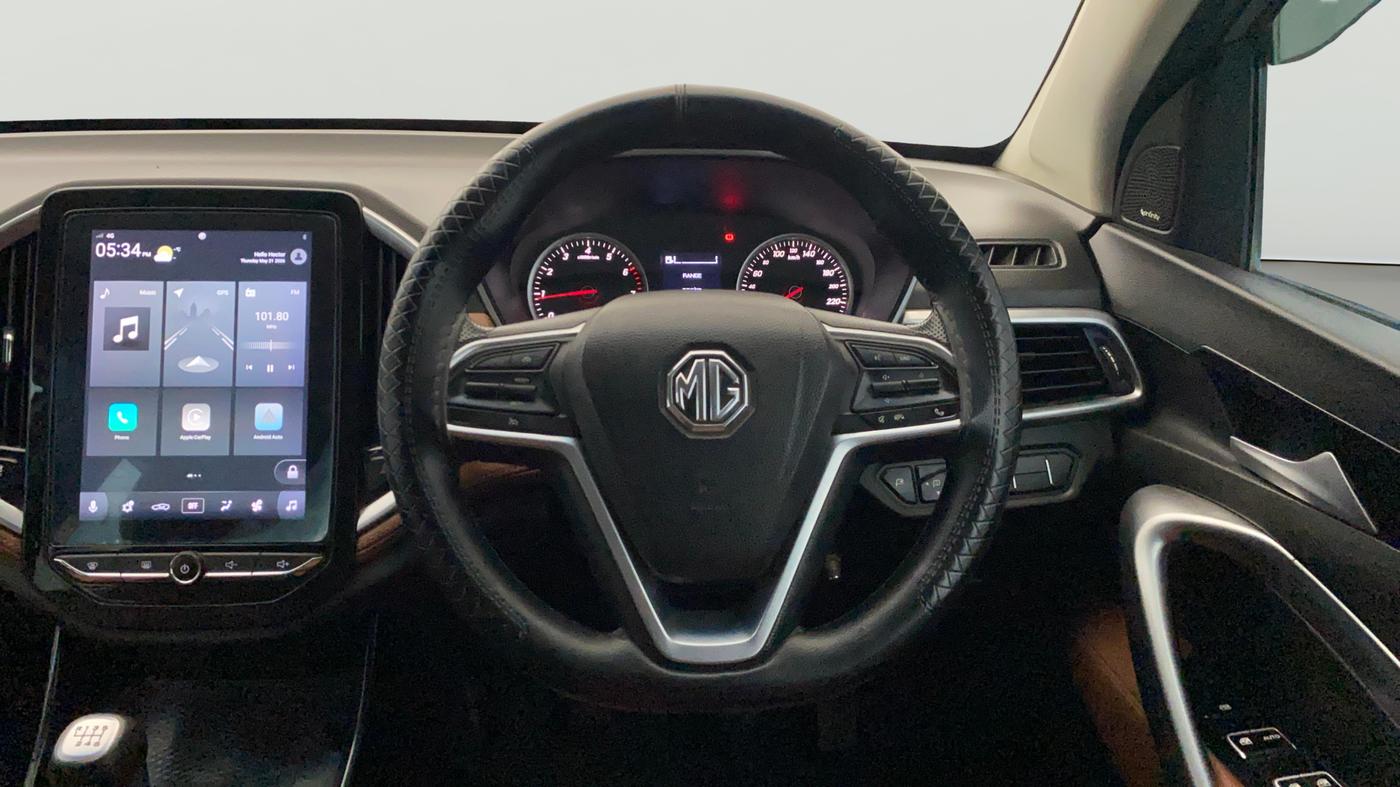 2021 MG HECTOR PLUS SMART 2.0 DIESEL TURBO MT 7-STR, Diesel, Manual, 87,830 km, Steering Wheel Close Up