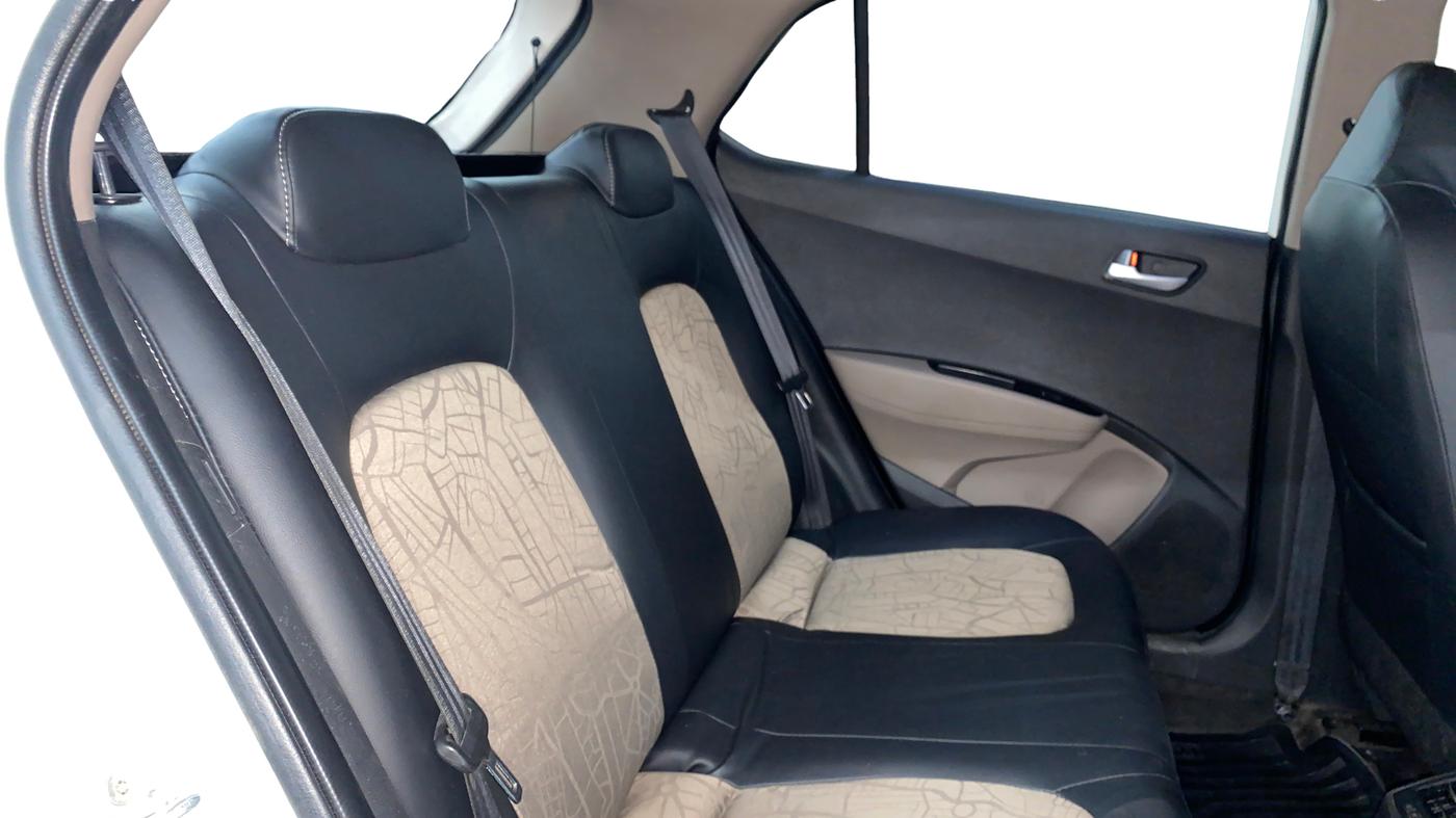 2017 Hyundai Grand i10 SPORTZ 1.2 KAPPA VTVT, Petrol, Manual, 17,970 km, Right Side Rear Door Cabin